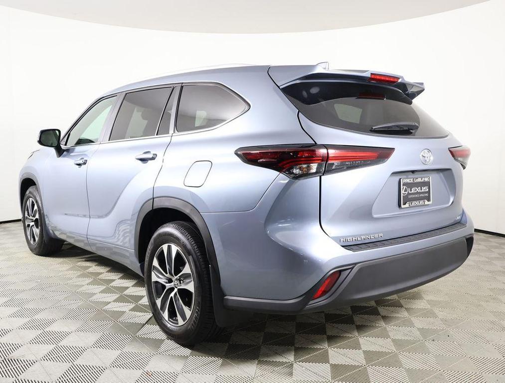used 2024 Toyota Highlander car, priced at $39,998
