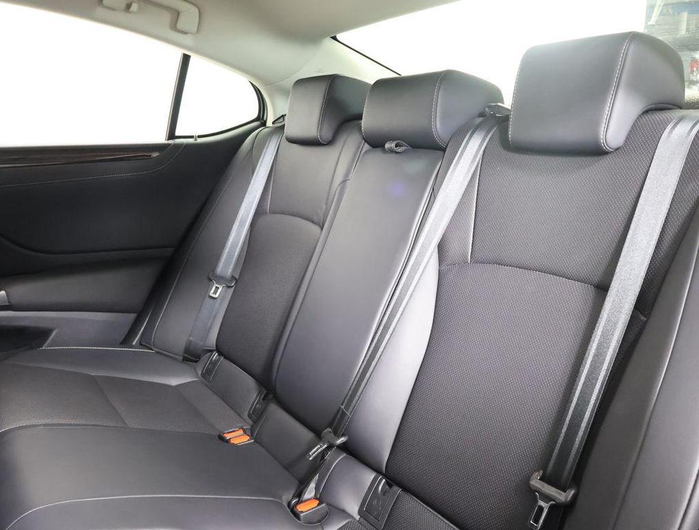 used 2019 Lexus ES 300h car, priced at $28,998