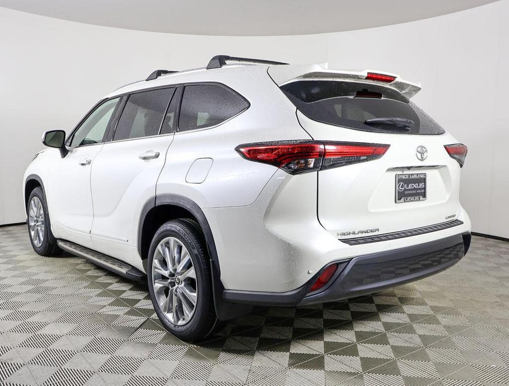 used 2021 Toyota Highlander car, priced at $33,993