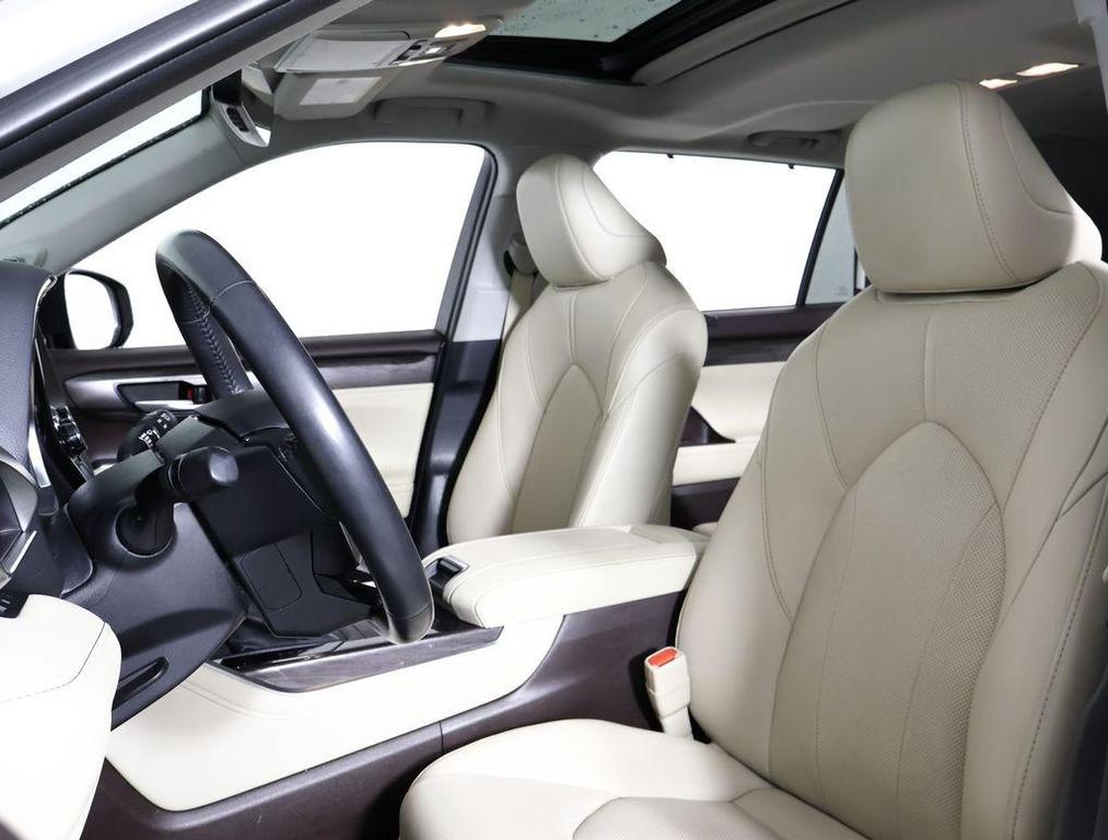 used 2021 Toyota Highlander car, priced at $33,993