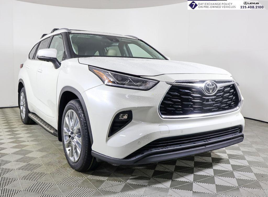 used 2021 Toyota Highlander car, priced at $33,993