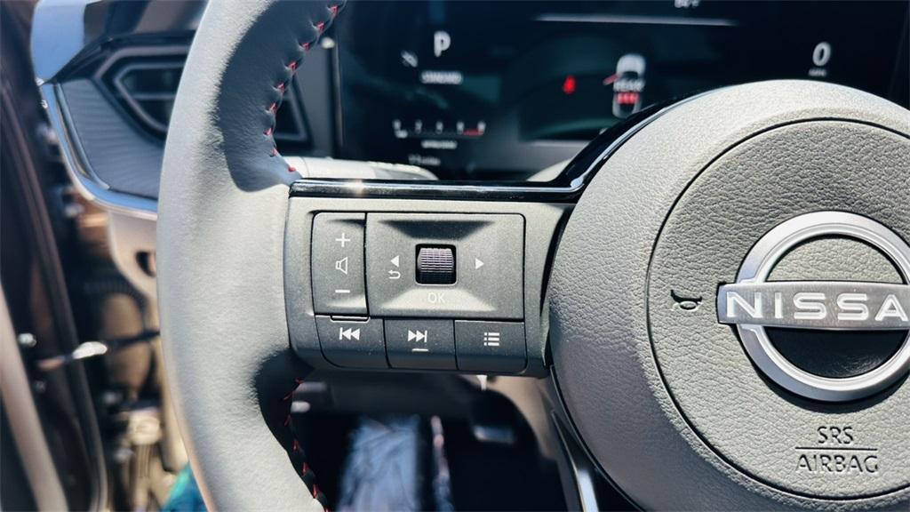 new 2025 Nissan Kicks car, priced at $29,294