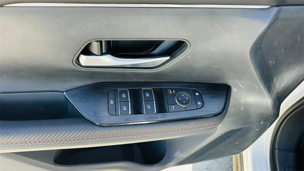 new 2025 Nissan Kicks car, priced at $28,237