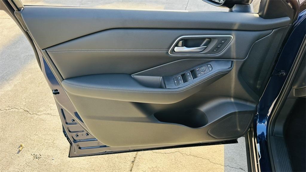 new 2025 Nissan Rogue car, priced at $40,768