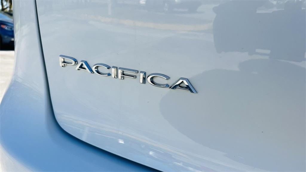 used 2022 Chrysler Pacifica car, priced at $20,072