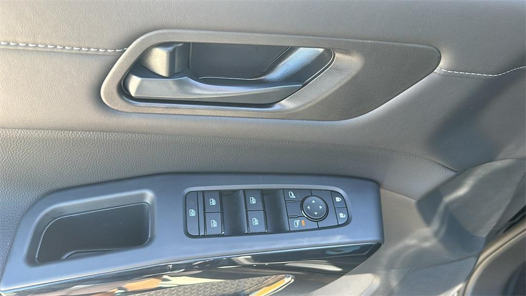 used 2025 Nissan Pathfinder car, priced at $33,500