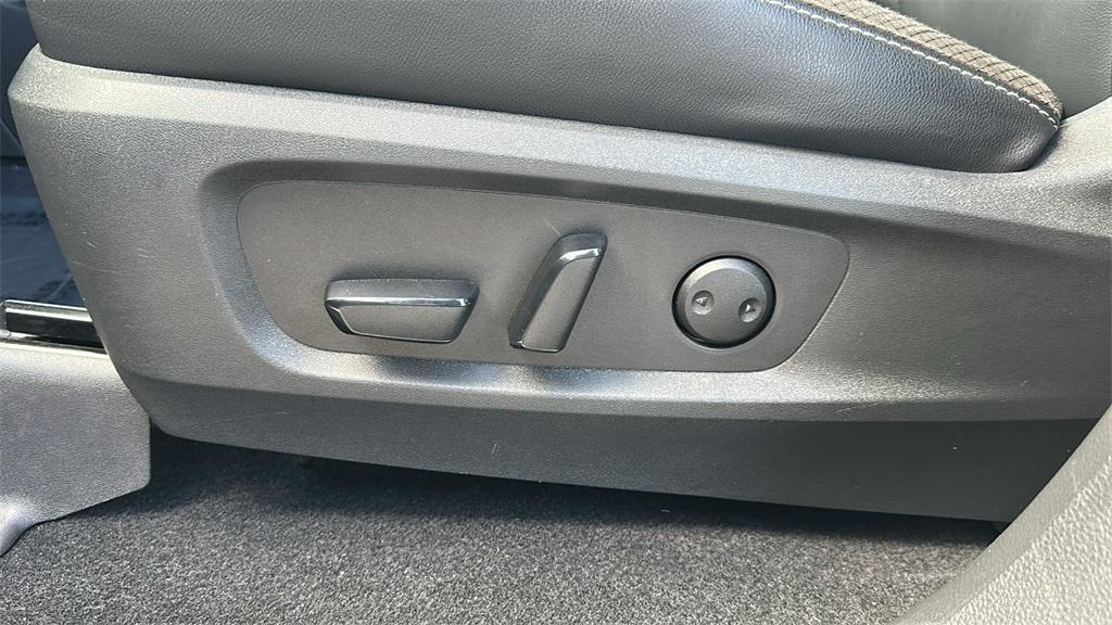 used 2022 Nissan Pathfinder car, priced at $27,688