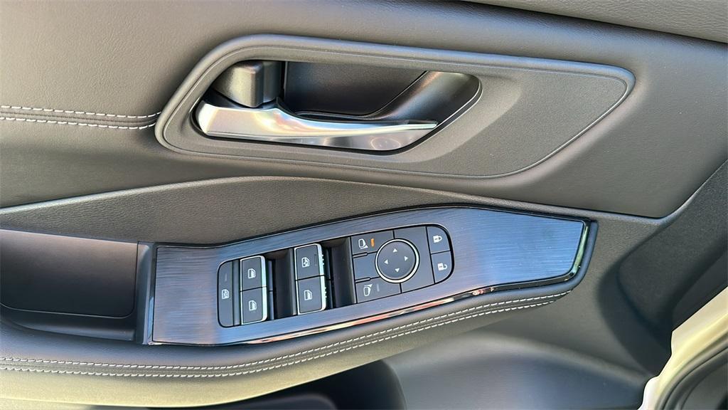 used 2025 Nissan Rogue car, priced at $32,899