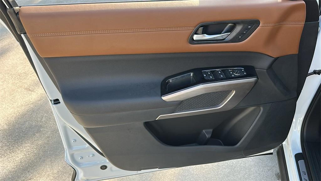 new 2025 Nissan Pathfinder car, priced at $49,129