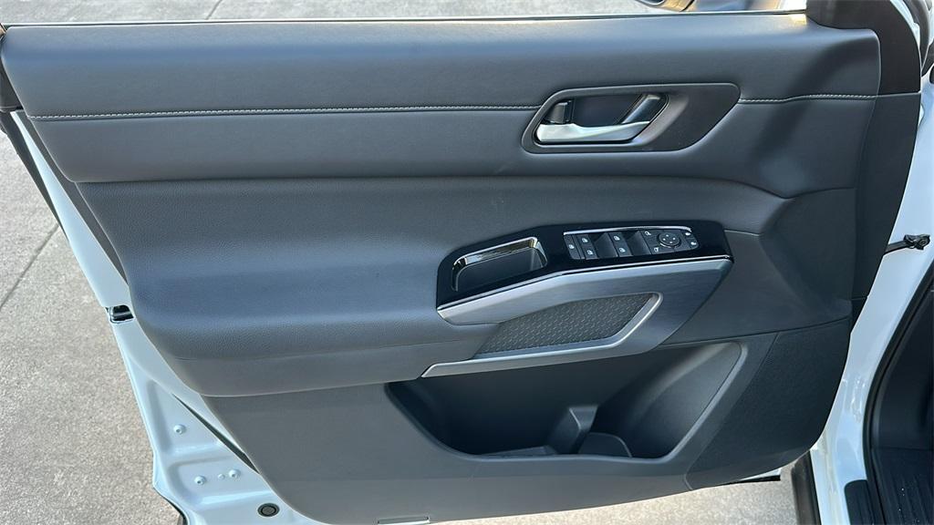 new 2025 Nissan Pathfinder car, priced at $47,003