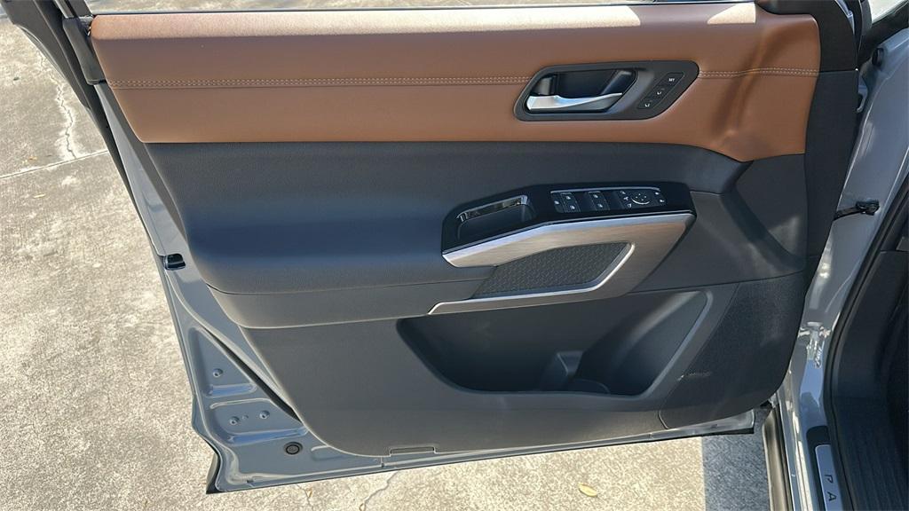 new 2025 Nissan Pathfinder car, priced at $51,828