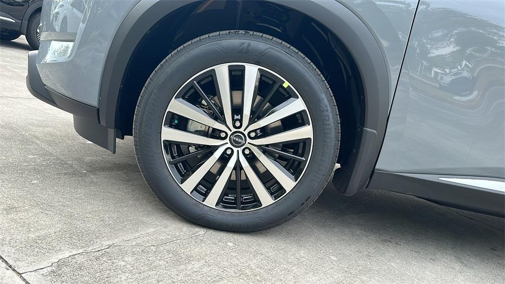 new 2025 Nissan Pathfinder car, priced at $48,972