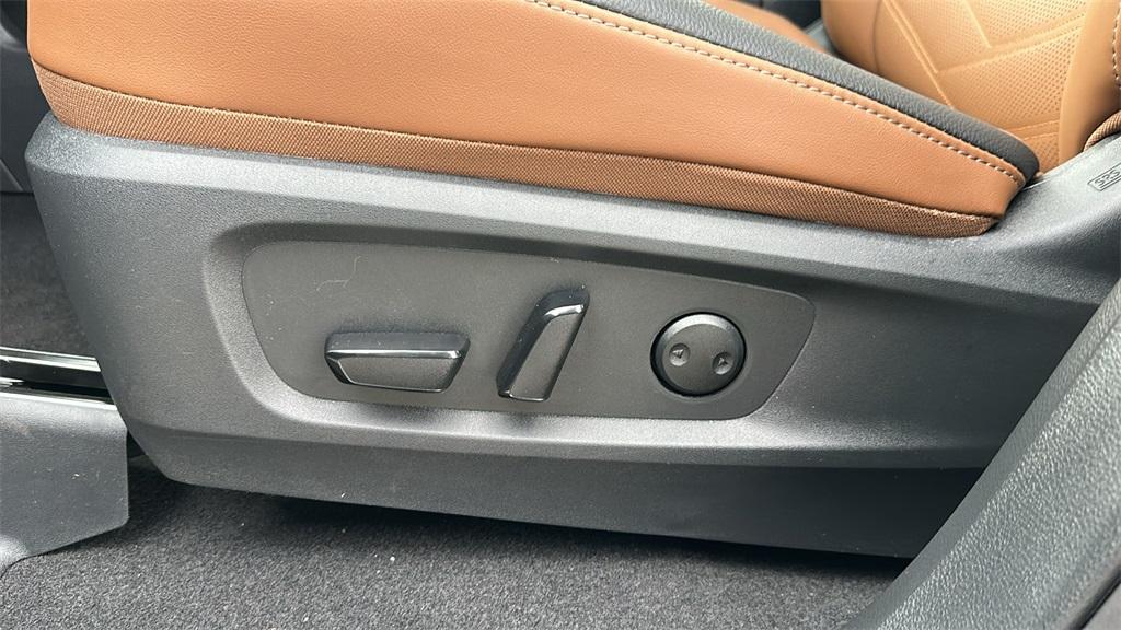 new 2025 Nissan Pathfinder car, priced at $48,972