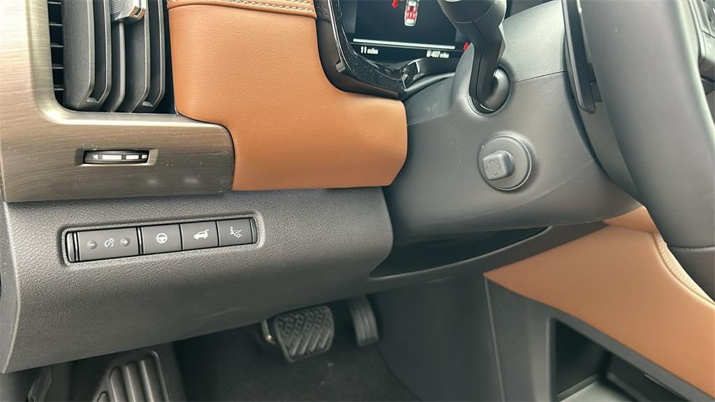 new 2025 Nissan Pathfinder car, priced at $48,972