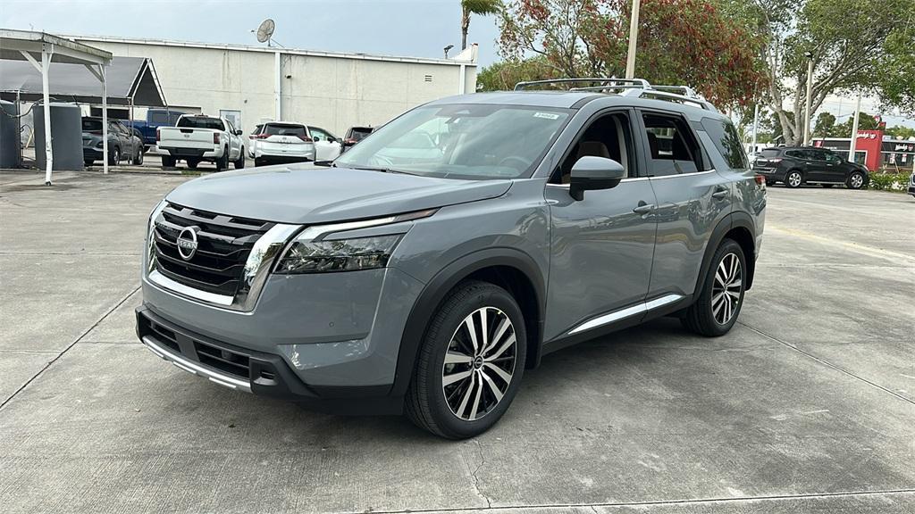 new 2025 Nissan Pathfinder car, priced at $48,972