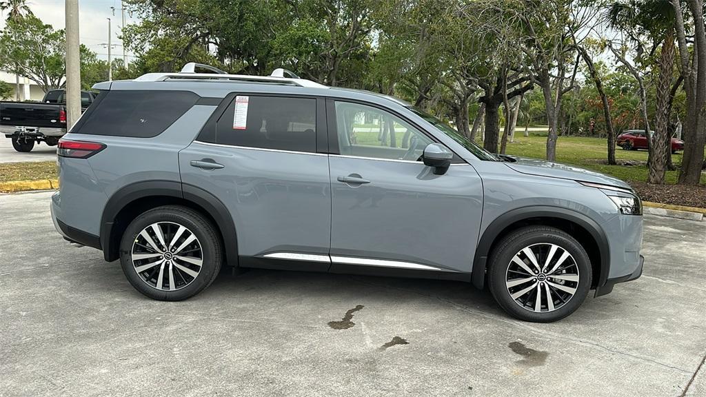 new 2025 Nissan Pathfinder car, priced at $48,972