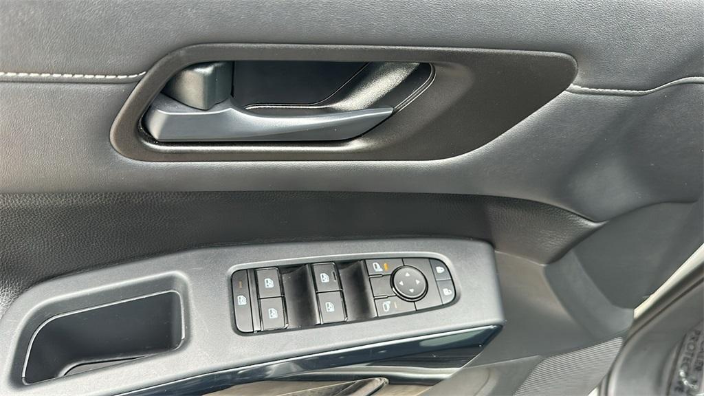 used 2024 Nissan Pathfinder car, priced at $31,999