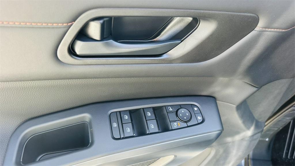 new 2025 Nissan Pathfinder car, priced at $44,073