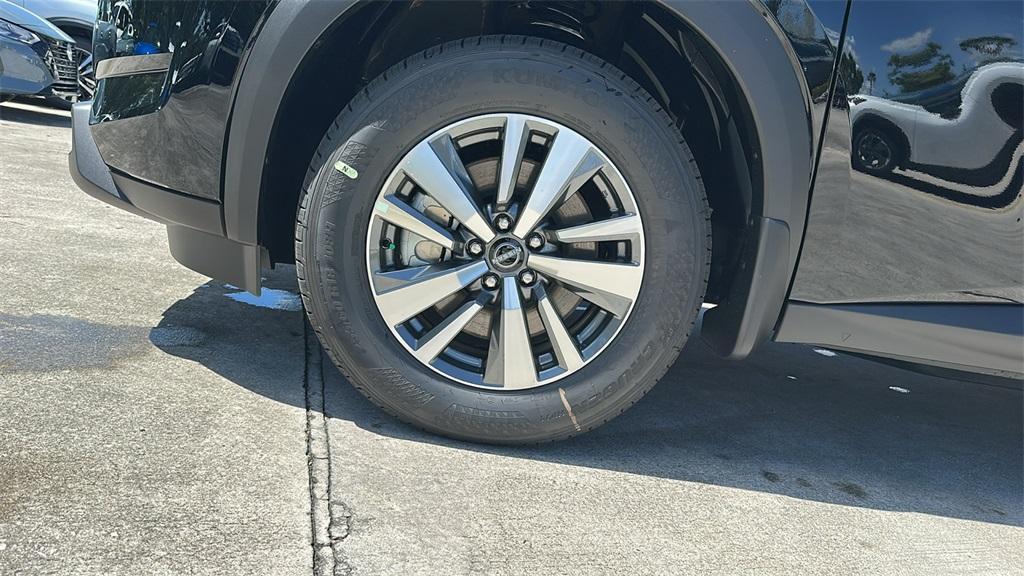 new 2025 Nissan Pathfinder car, priced at $42,028