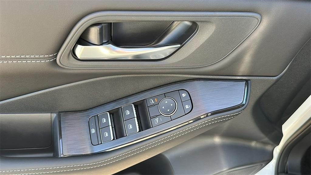 new 2025 Nissan Rogue car, priced at $37,465