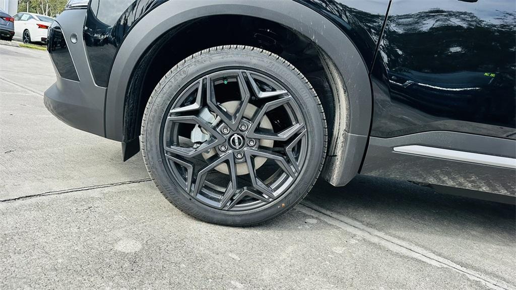 new 2025 Nissan Kicks car, priced at $27,989