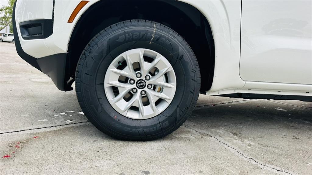 new 2025 Nissan Frontier car