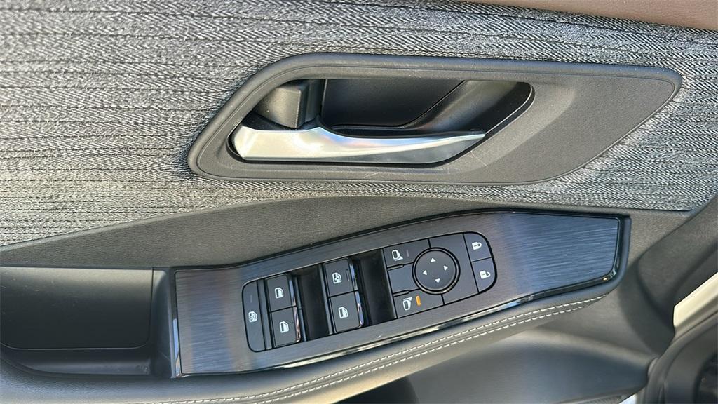 used 2023 Nissan Rogue car, priced at $22,662