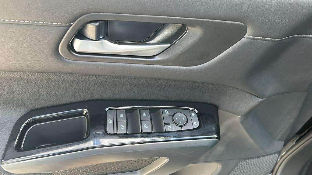 new 2025 Nissan Pathfinder car, priced at $35,921