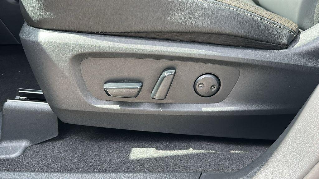 new 2025 Nissan Pathfinder car, priced at $35,921