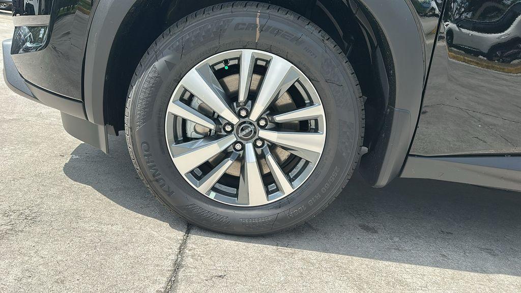 new 2025 Nissan Pathfinder car, priced at $35,921