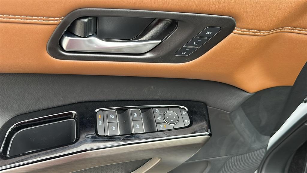 new 2025 Nissan Pathfinder car, priced at $49,896