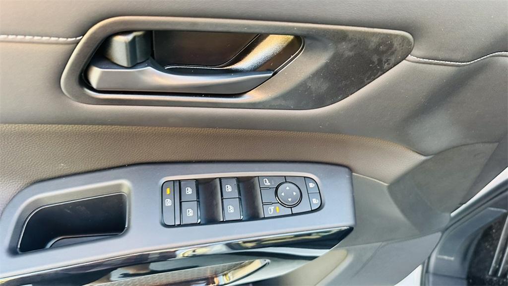 new 2025 Nissan Pathfinder car, priced at $39,970