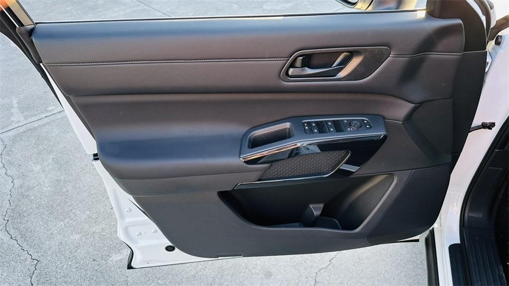 new 2025 Nissan Pathfinder car, priced at $39,970