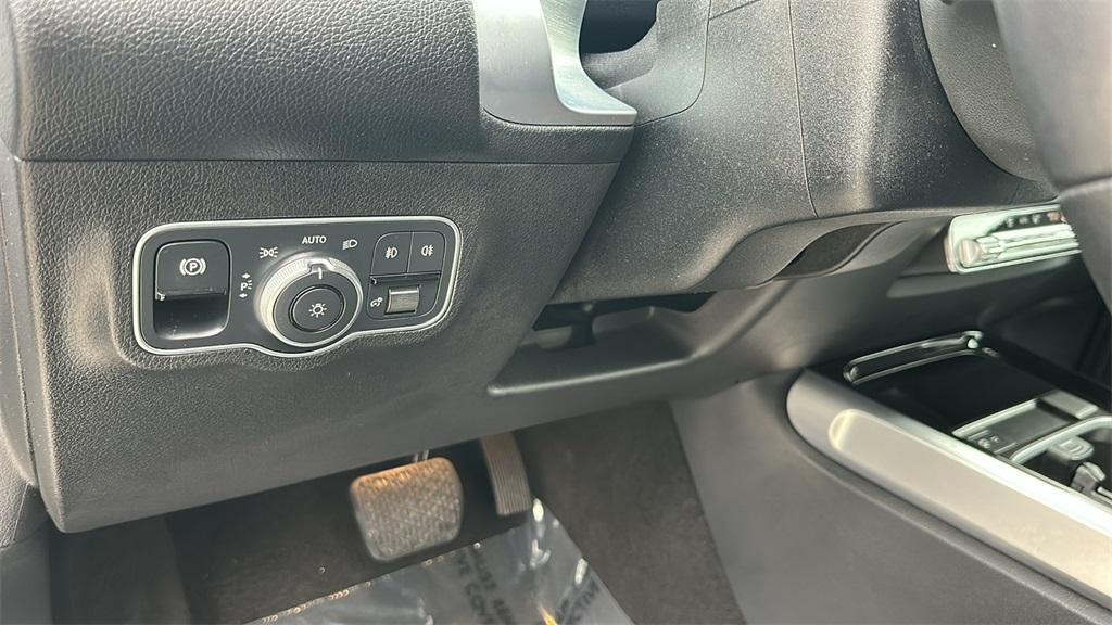 used 2023 Mercedes-Benz GLB 250 car, priced at $30,500