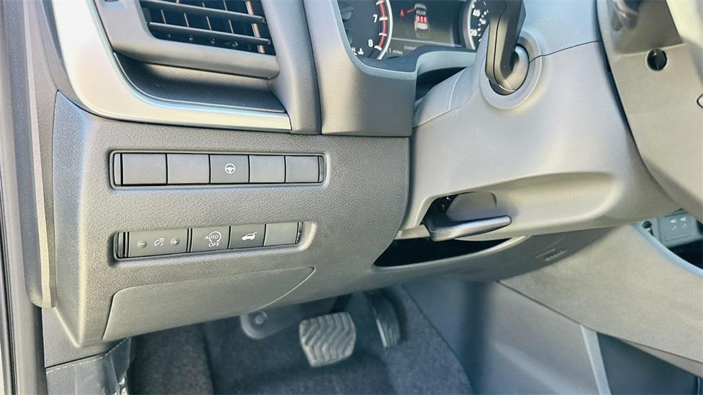 new 2025 Nissan Rogue car, priced at $30,685