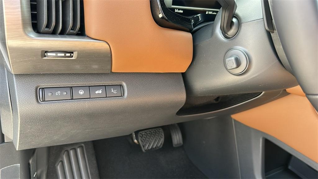 new 2025 Nissan Pathfinder car, priced at $48,922