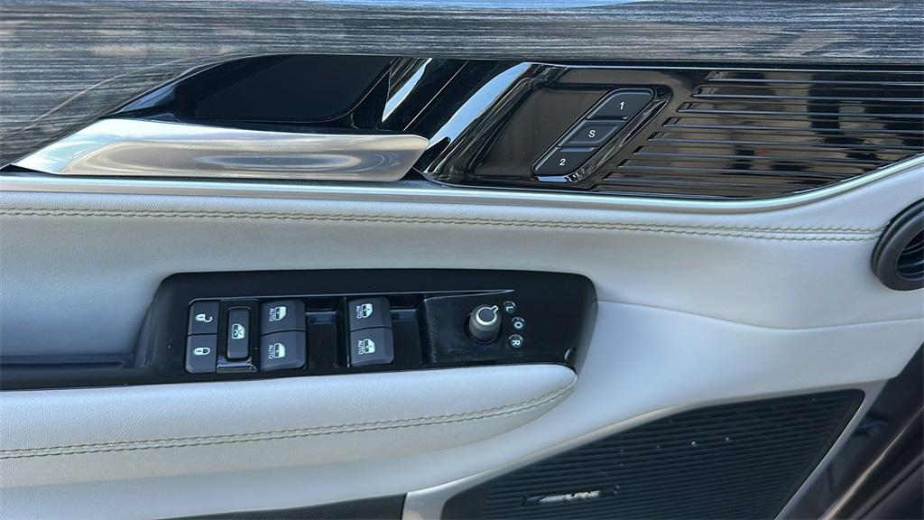 used 2022 Jeep Wagoneer car, priced at $32,999