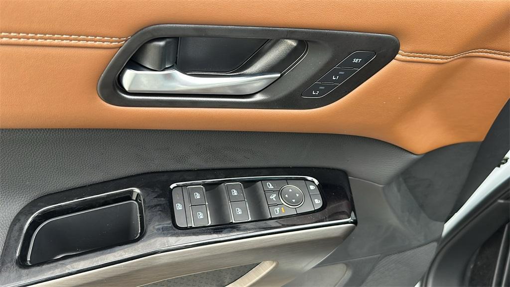 new 2025 Nissan Pathfinder car, priced at $49,619