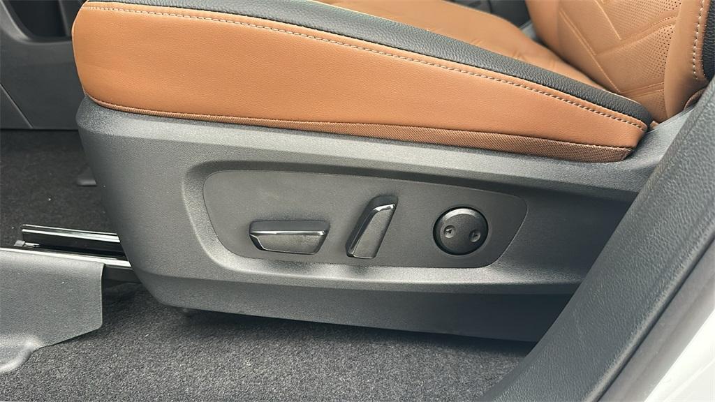 new 2025 Nissan Pathfinder car, priced at $49,619