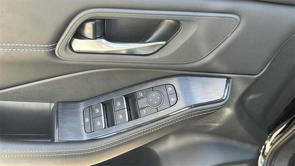 new 2025 Nissan Rogue car, priced at $35,287