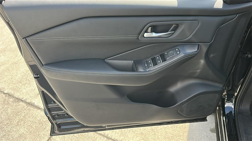 new 2025 Nissan Rogue car, priced at $35,287