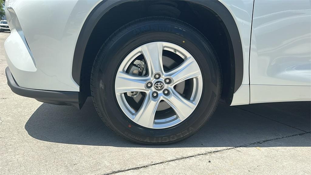 used 2022 Toyota Highlander car, priced at $29,888