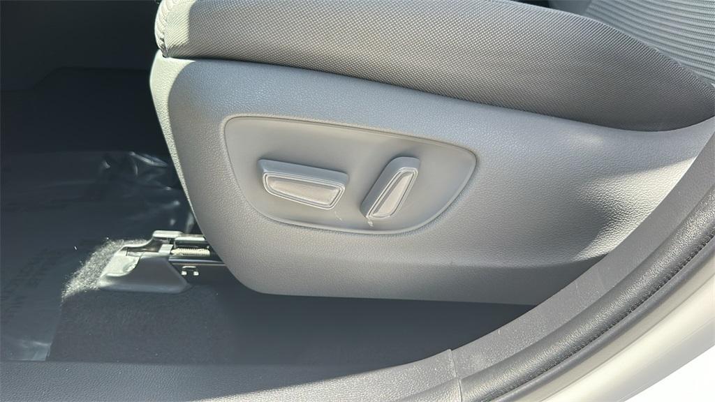 used 2022 Toyota Highlander car, priced at $29,888