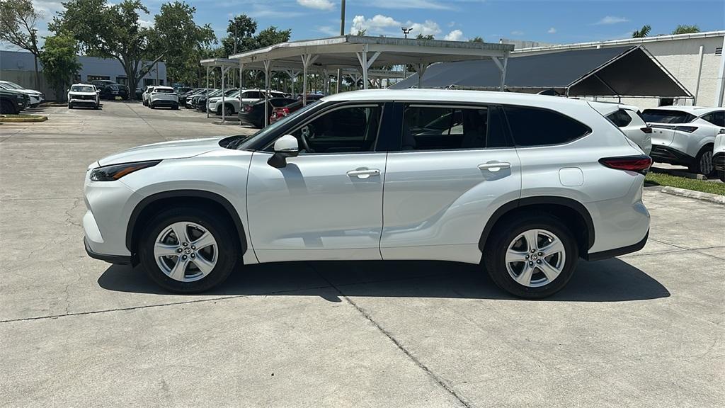 used 2022 Toyota Highlander car, priced at $29,888
