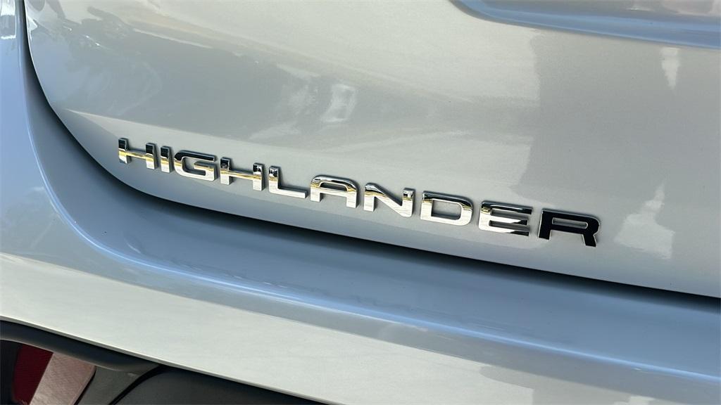 used 2022 Toyota Highlander car, priced at $29,888