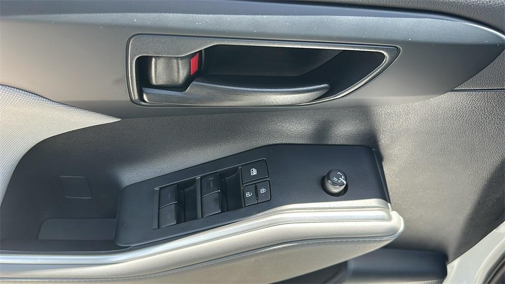 used 2022 Toyota Highlander car, priced at $29,888