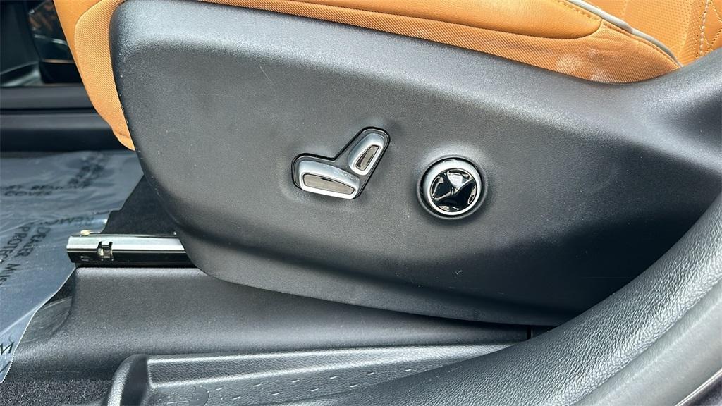 used 2021 Chrysler Pacifica Hybrid car, priced at $31,862