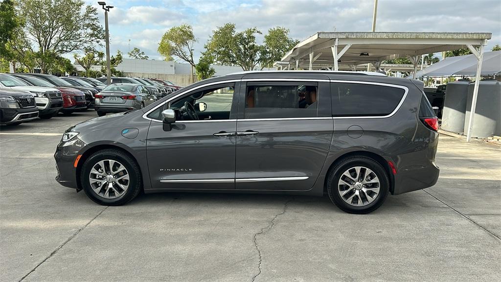 used 2021 Chrysler Pacifica Hybrid car, priced at $31,862