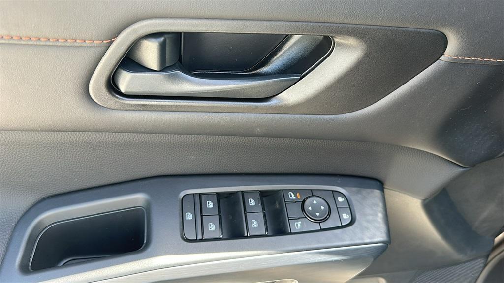 new 2025 Nissan Pathfinder car, priced at $44,401