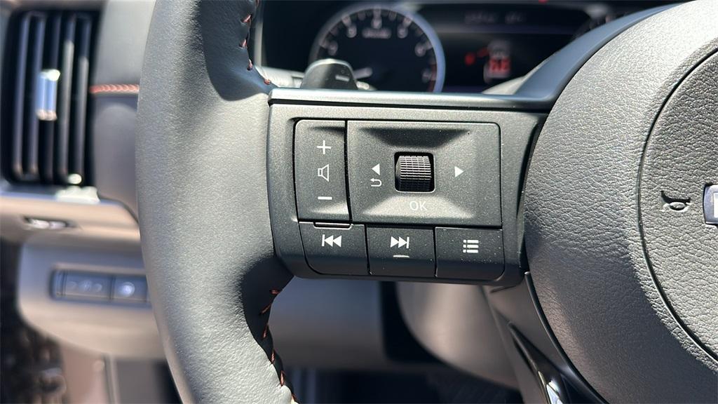 new 2025 Nissan Pathfinder car, priced at $44,401